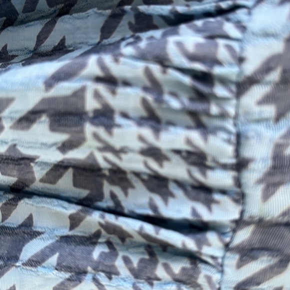 Adorable Roller Rabbit top - Picture 4 of 6